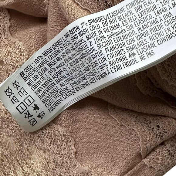 Forever 21 Beige Lace Trim Deep V-neck Bodysuit Women's Size Small | 67-3-2 - Picture 4 of 6